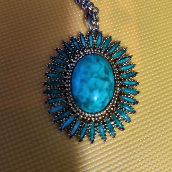 Vintage celebrity signed faux jade pregnant with 28in necklace - Picture 1 of 3